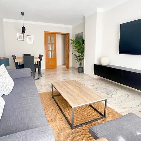 Apartament Holidays2malaga Tomas De Echeverria 150 Mts To Beach & High Speed Wifi & Parking