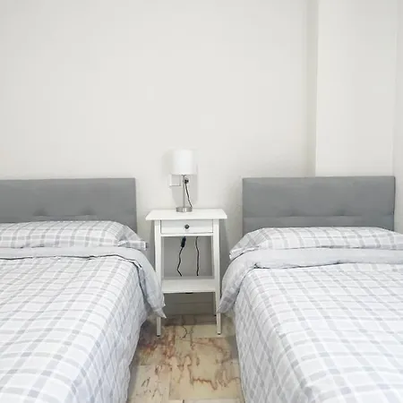 Apartament Holidays2malaga Tomas De Echeverria 150 Mts To Beach & High Speed Wifi & Parking
