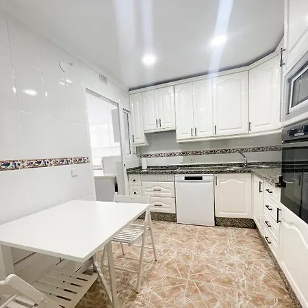 Holidays2malaga Tomas De Echeverria 150 Mts To Beach & High Speed Wifi & Parking شقة مالقة