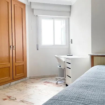 Holidays2malaga Tomas De Echeverria 150 Mts To Beach & High Speed Wifi & Parking Appartamento Málaga